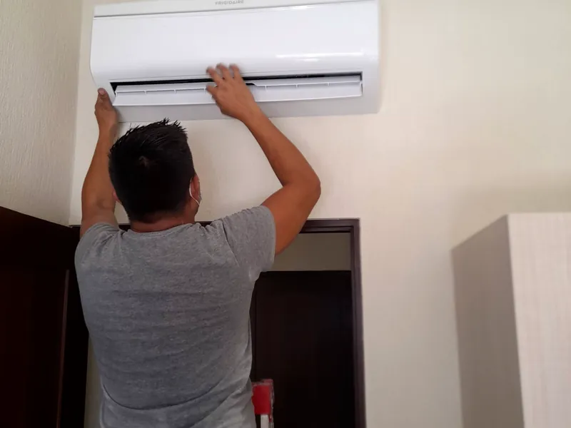 Frigidaire Inverter 18,000 BTU