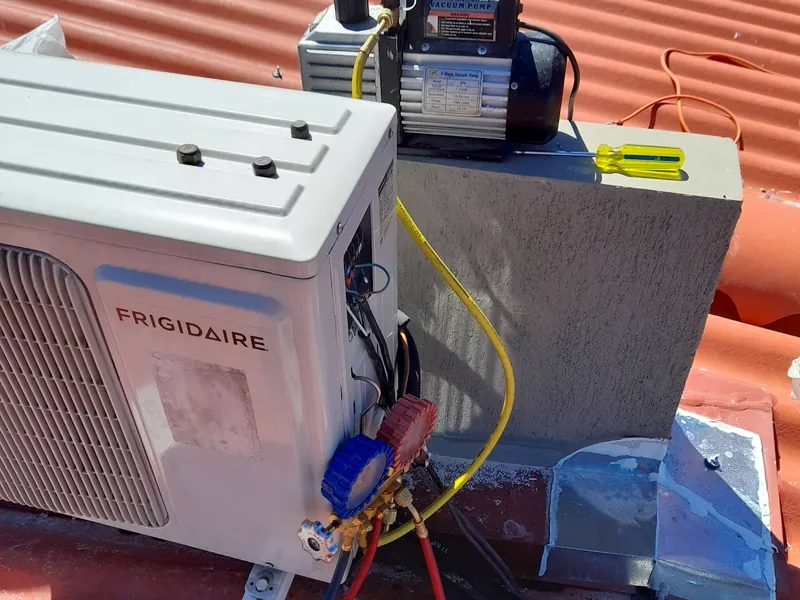 Servicio técnico a unidad exterior