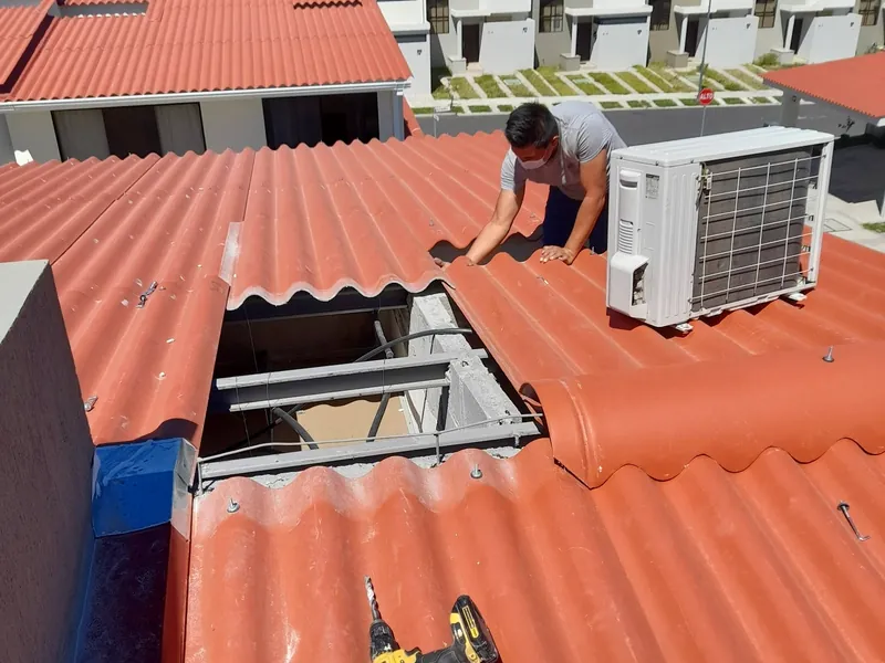 Trabajo de instalación en techo